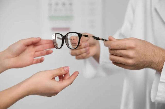 拨开迷雾，看清本质 儿童验光配镜的常见误区与专业验光资源稀缺之探析